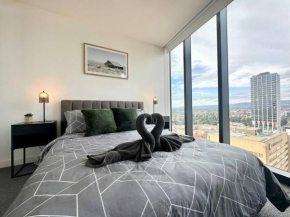 Luxury Top Level 1 Bedroom Apartment with Stunning View in Adelaide CBD - 1 minute walk to Rundle mall - Free Wifi & Netflix, Adelaide
